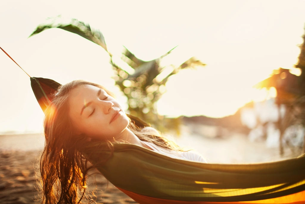 Presentation-Young-woman-enjoying-sun