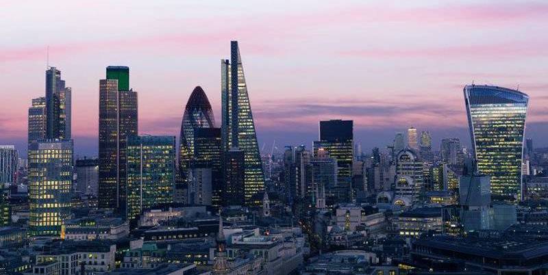 London-financial-district-at-night-1-cropped Want to Expand Your Hotel’s Horizons?